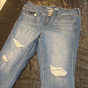 Torrid Crop Jegging Super Soft distressed